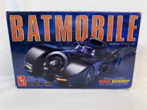 AMT Batmobile 1989 w/ Bonus Backdrop Display (1/25) 1935